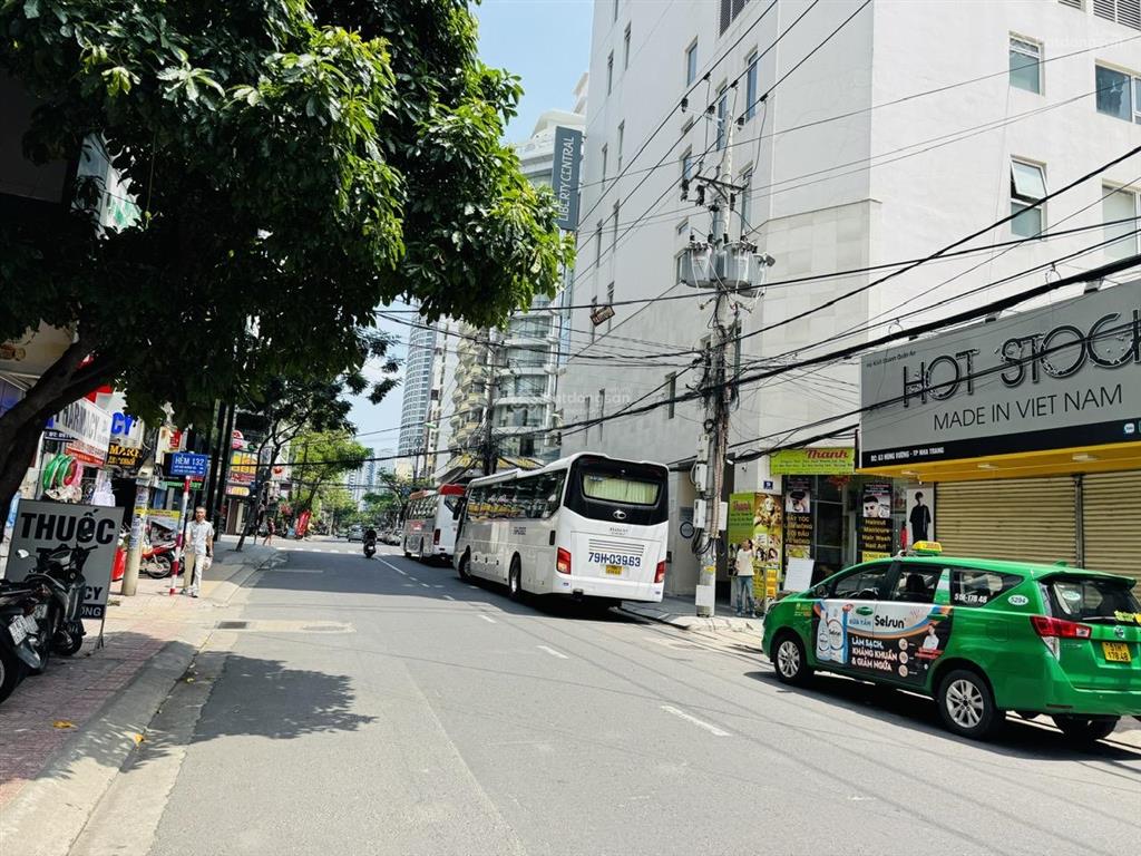 Bán căn nhà trong khu phố tây cho thuê dòng tiền cao, mặt tiền đường hùng vương sát biển