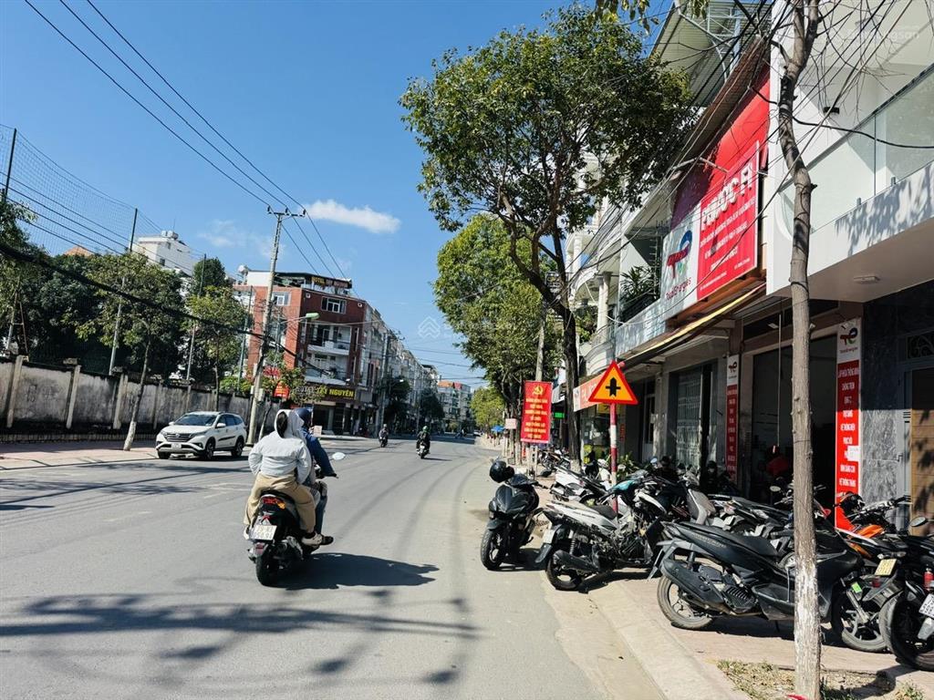 Cần bán căn nhà mới mặt tiền đường lớn kinh doanh gần biển, đường điện biên phủ đang cho thuê