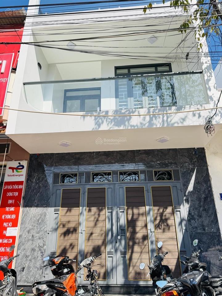 Cần bán căn nhà mới mặt tiền đường lớn kinh doanh gần biển, đường điện biên phủ đang cho thuê
