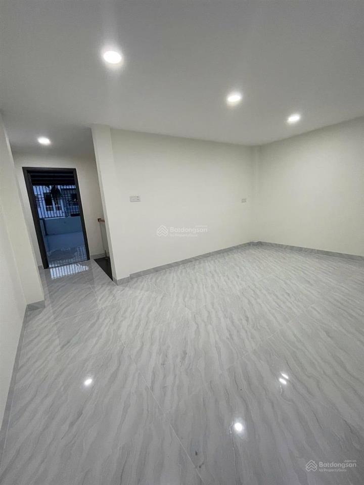 Cần bán căn nhà mới mặt tiền đường lớn kinh doanh gần biển, đường điện biên phủ đang cho thuê
