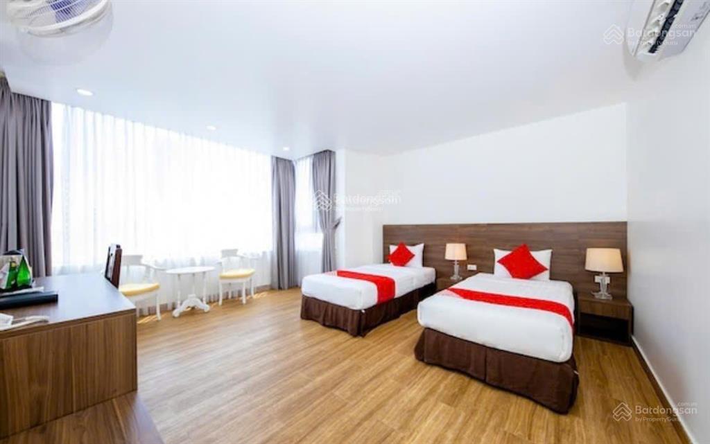 Bán 1 căn khách sạn mặt tiền đường khu phố tây, giá bán còn thấp hơn cả giá đất xung quanh