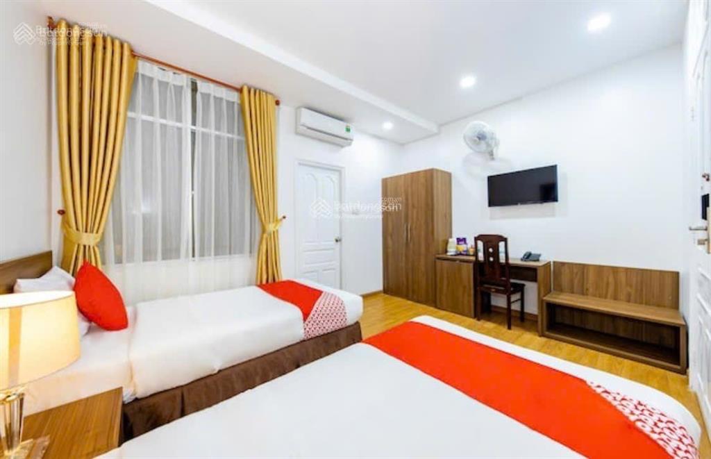 Bán 1 căn khách sạn mặt tiền đường khu phố tây, giá bán còn thấp hơn cả giá đất xung quanh