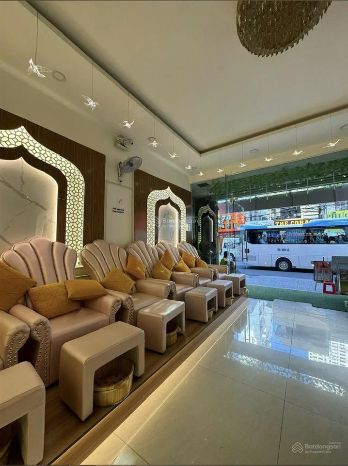 Bán 1 căn khách sạn mặt tiền đường khu phố tây, giá bán còn thấp hơn cả giá đất xung quanh