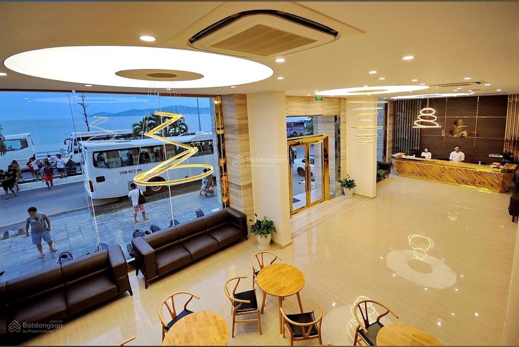 Cần bán khách sạn view biển triệu đô mặt tiền đường phạm văn đồng