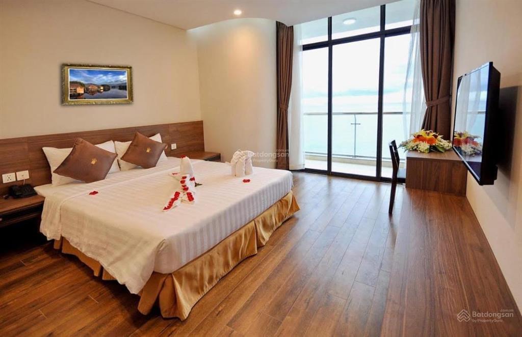 Cần bán khách sạn view biển triệu đô mặt tiền đường phạm văn đồng