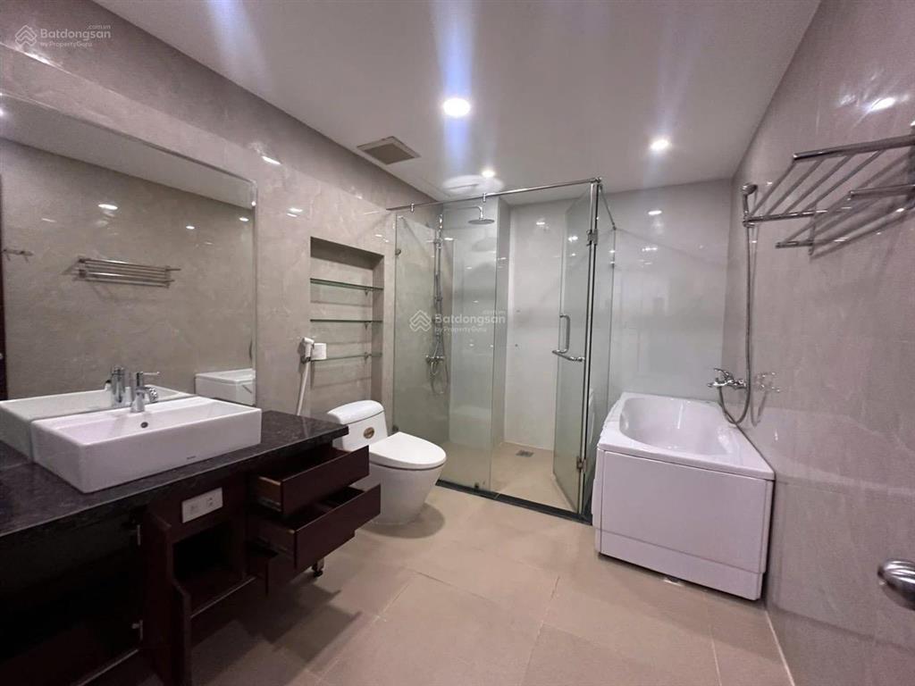 Bán khách sạn chỉ bằng giá đất trong khu phố tây hẻm oto rộng rãi đường nguyễn thiện thuật