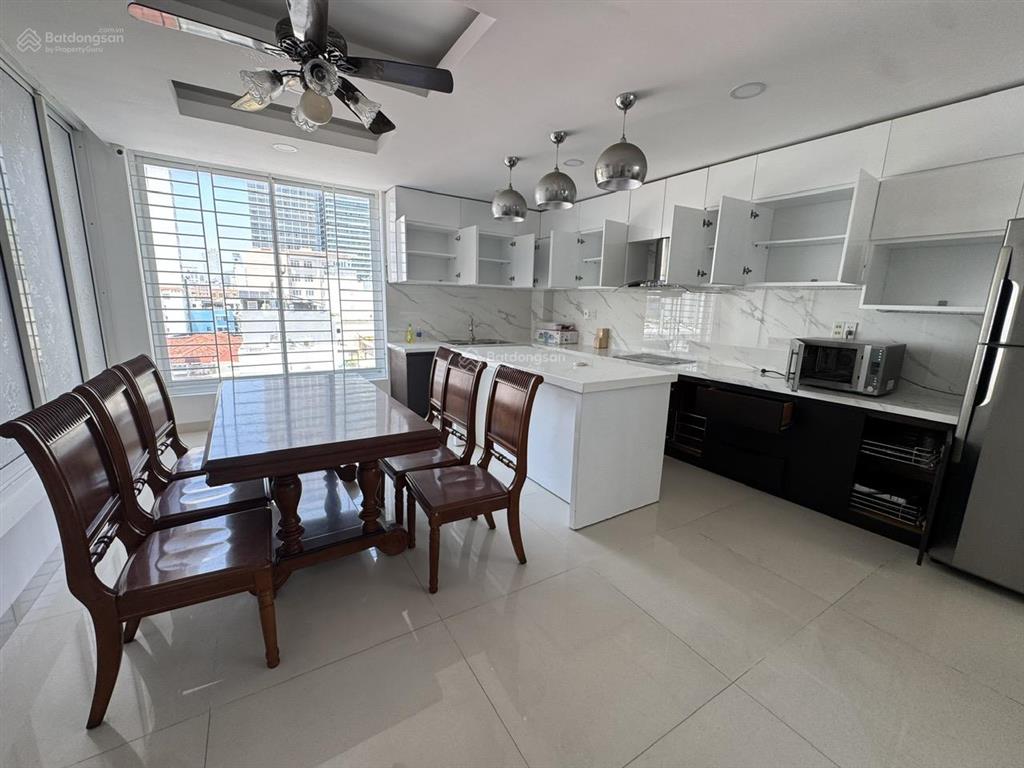 Bán khách sạn chỉ bằng giá đất trong khu phố tây hẻm oto rộng rãi đường nguyễn thiện thuật
