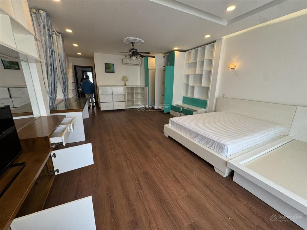 Bán khách sạn chỉ bằng giá đất trong khu phố tây hẻm oto rộng rãi đường nguyễn thiện thuật