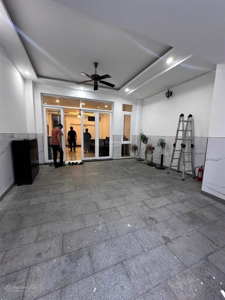 Bán khách sạn chỉ bằng giá đất trong khu phố tây hẻm oto rộng rãi đường nguyễn thiện thuật