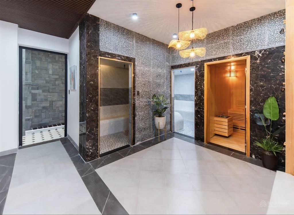 Bán căn nhà phố mới, sang trọng kinh doanh gần bên chợ đầm, cách biển chỉ có 300m