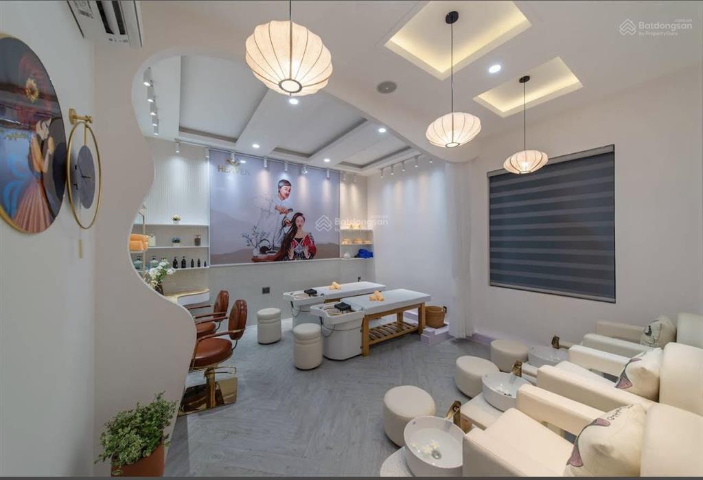 Bán căn nhà phố mới, sang trọng kinh doanh gần bên chợ đầm, cách biển chỉ có 300m