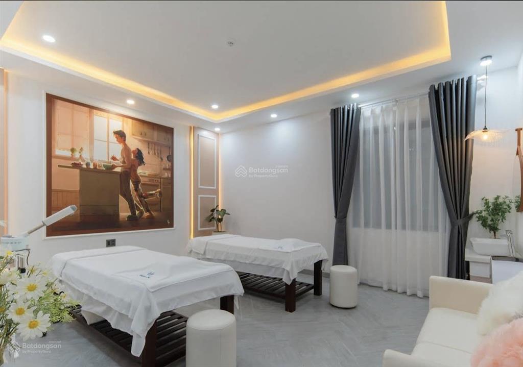 Bán căn nhà phố mới, sang trọng kinh doanh gần bên chợ đầm, cách biển chỉ có 300m