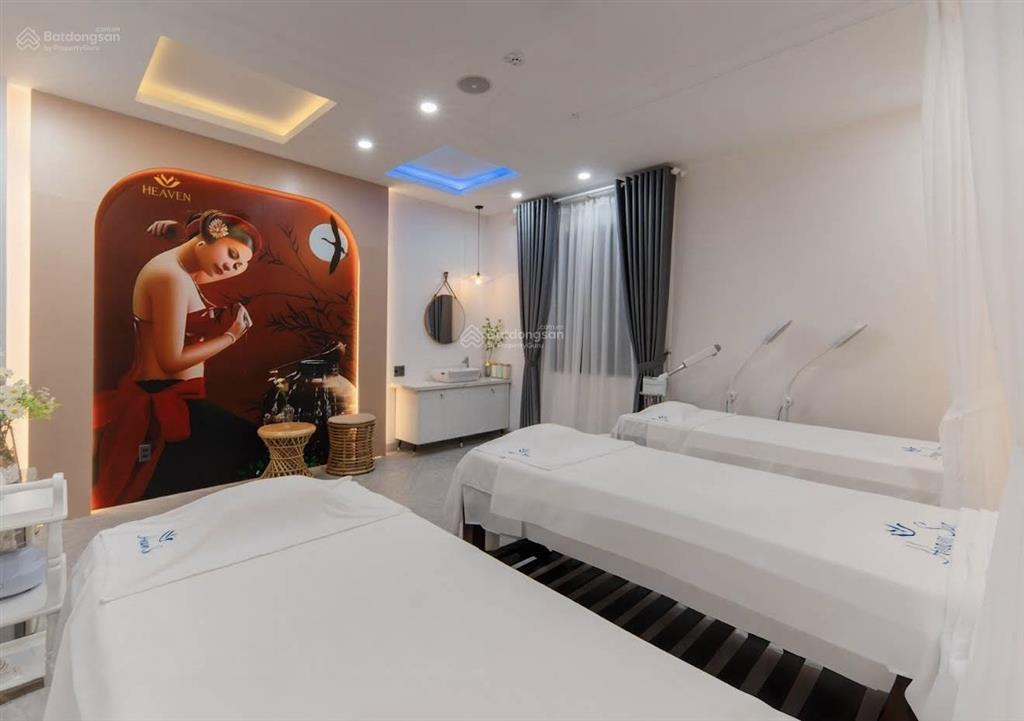 Bán căn nhà phố mới, sang trọng kinh doanh gần bên chợ đầm, cách biển chỉ có 300m