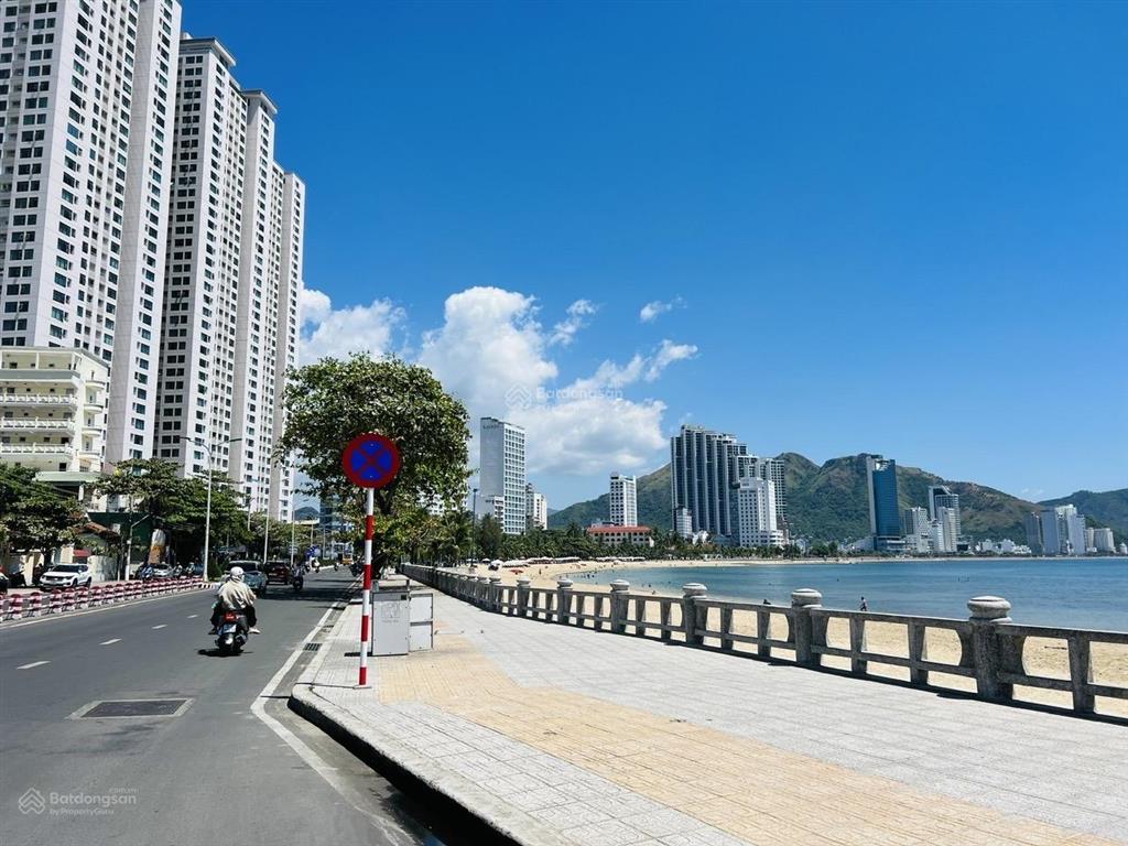 Chủ định cư nước ngoài, cần bán đất tặng khách sạn 2 mặt tiền đường phạm văn đồng