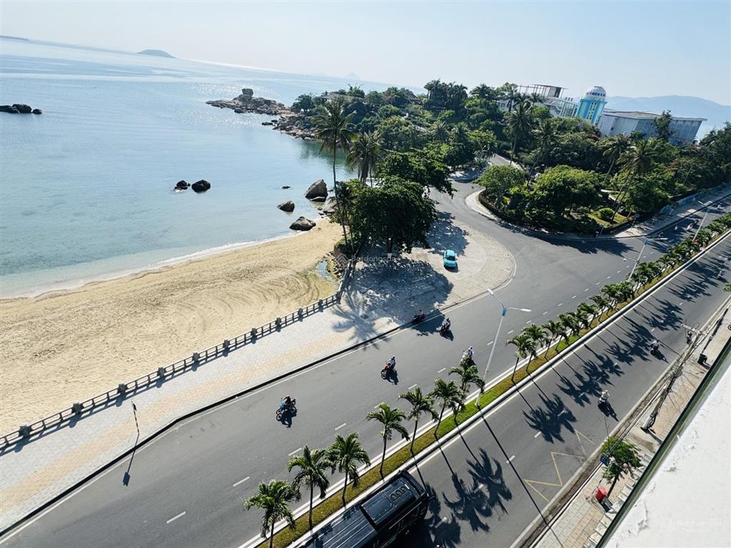 Chủ định cư nước ngoài, cần bán đất tặng khách sạn 2 mặt tiền đường phạm văn đồng