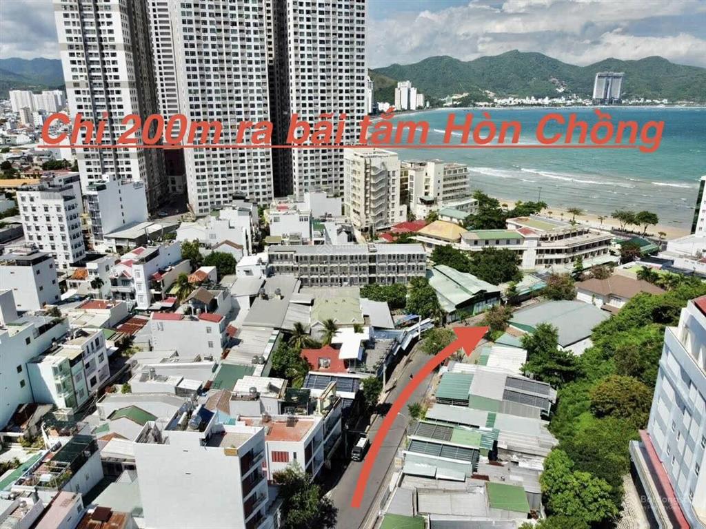 Bán căn nhà ôm góc cách biển bãi tắm hòn chồng chỉ có 200m, hàng hiếm trên thị trường