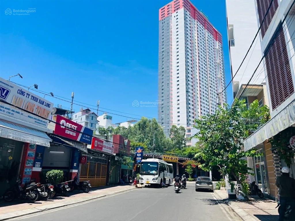 Bán căn nhà ôm góc cách biển bãi tắm hòn chồng chỉ có 200m, hàng hiếm trên thị trường