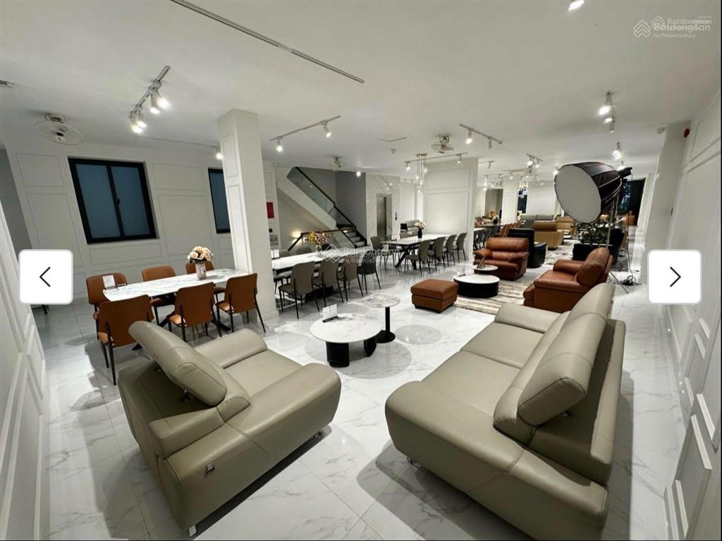 Cần bán toà nhà mới ngay trung tâm mặt tiền đường lớn thống nhất