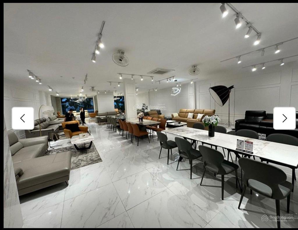 Cần bán toà nhà mới ngay trung tâm mặt tiền đường lớn thống nhất