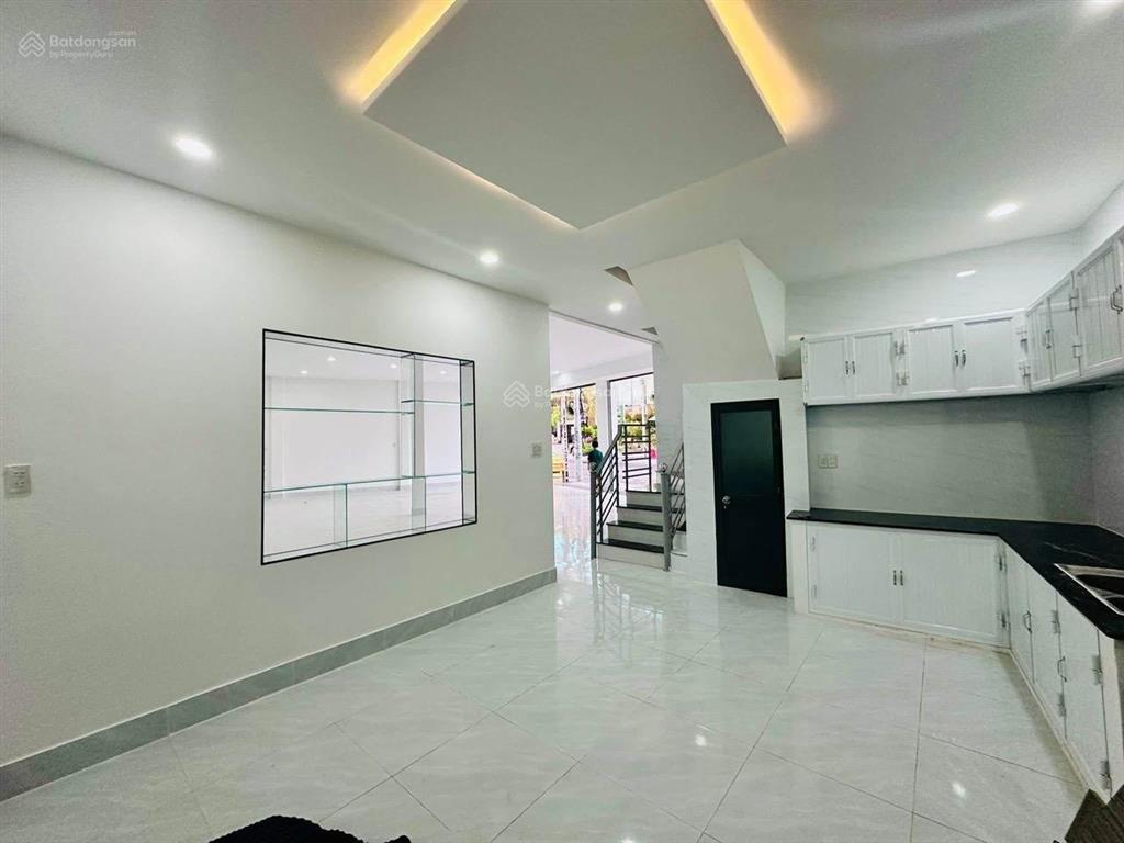 Cần bán hoặc cho thuê căn nhà cách biển chỉ 50m, 3 mặt tiền đường dương hiến quyền