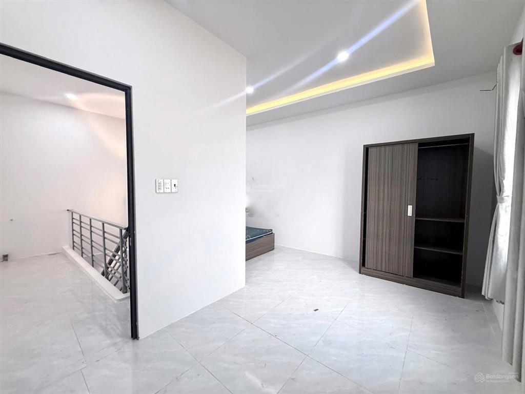 Cần bán hoặc cho thuê căn nhà cách biển chỉ 50m, 3 mặt tiền đường dương hiến quyền