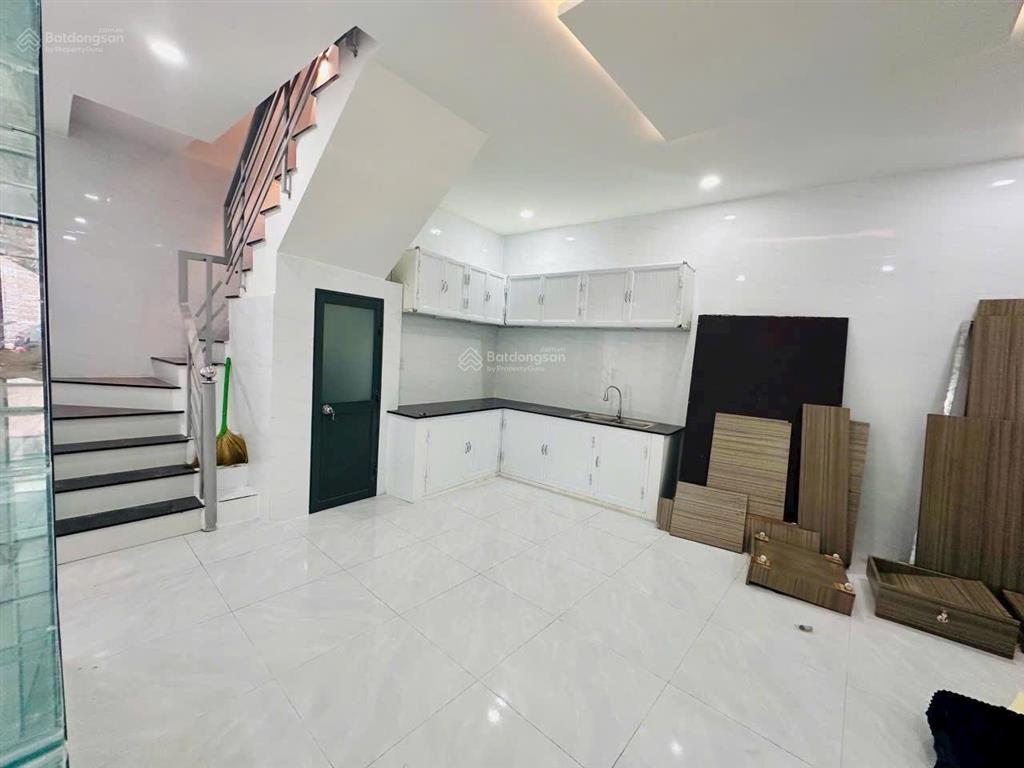 Cần bán hoặc cho thuê căn nhà cách biển chỉ 50m, 3 mặt tiền đường dương hiến quyền