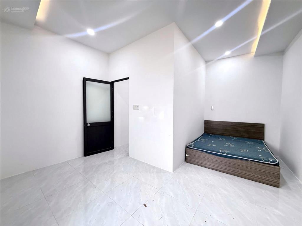 Cần bán hoặc cho thuê căn nhà cách biển chỉ 50m, 3 mặt tiền đường dương hiến quyền