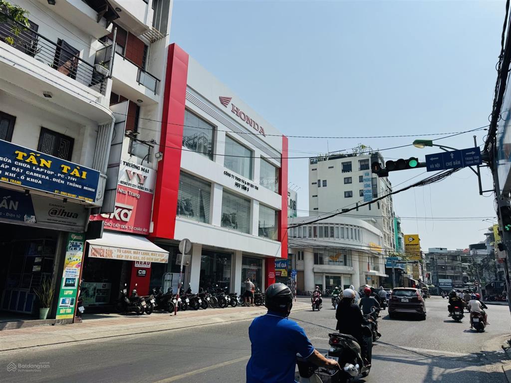 Hạ giá cần bán, căn nhà kiên cố 5 tầng mặt tiền đường trần quý cáp nằm ngay vòng xoay tượng đài