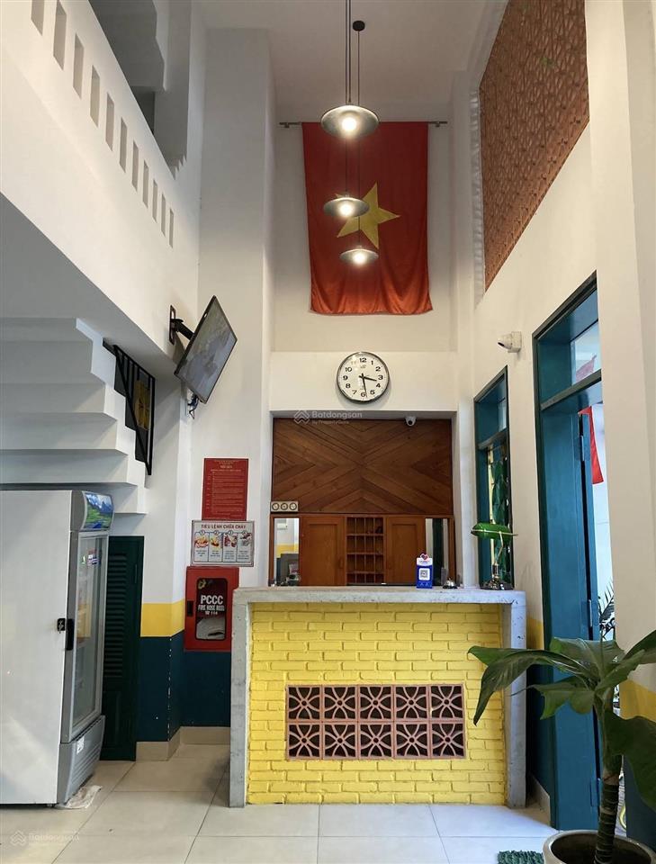 Bán toà khách sạn 7 tầng  20 phòng, gần biển đi bộ được, đang cho thuê có dòng tiền