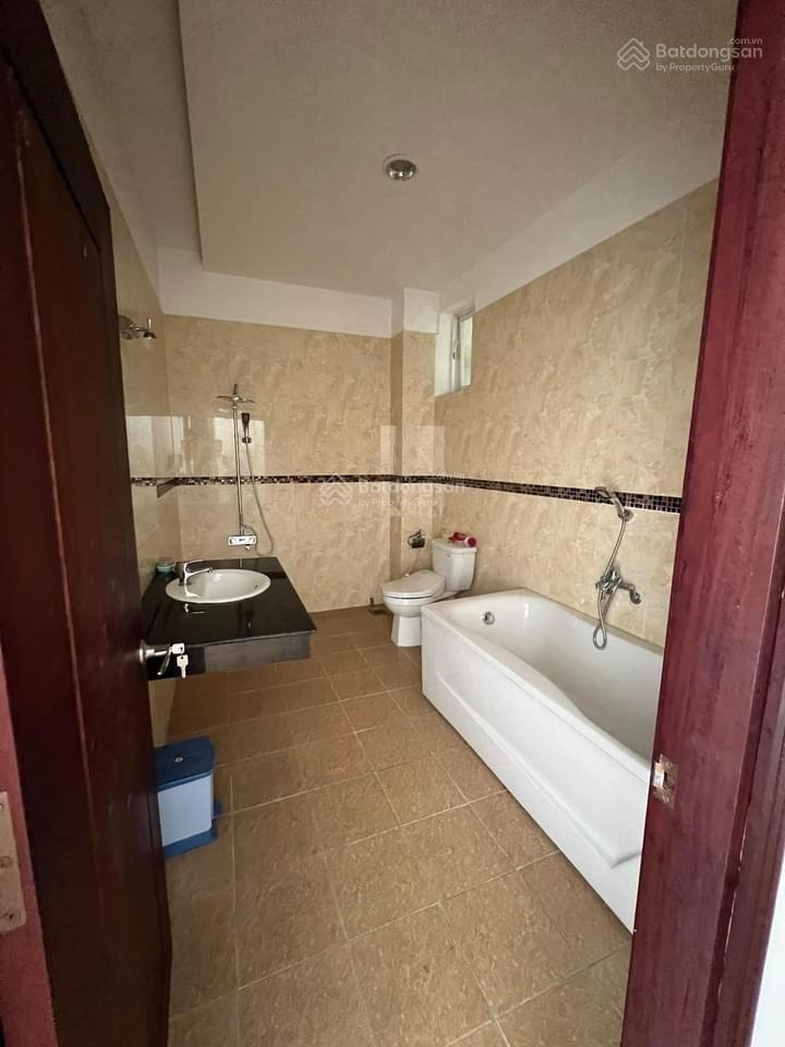 Bán nhà phố khu bàn cờ mặt tiền rộng gần 10m kinh doanh, đường ngô đức kế, phường tân tiến.