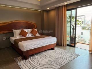 Bán khách sạn giá rất tốt trong phố tây gần biển, mặt tiền đường trần quang khải