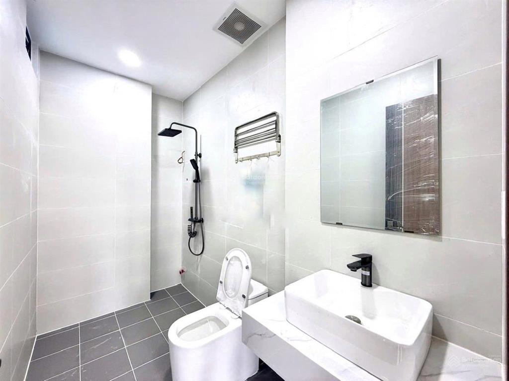 Chính chủ cần cho thuê nhà nguyên căn gần ngã 6  mặt tiền đường lớn lý thánh tôn