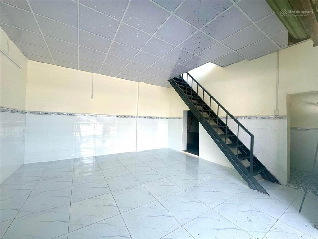 Bán đất tặng nhà vị trí kinh doanh chỉ có 5.8 tỷ, cạnh chợ đầm đường phạm hồng thái