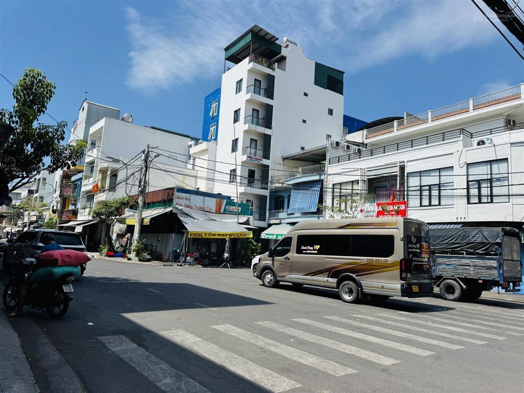Bán đất tặng nhà vị trí kinh doanh chỉ có 5.8 tỷ, cạnh chợ đầm đường phạm hồng thái