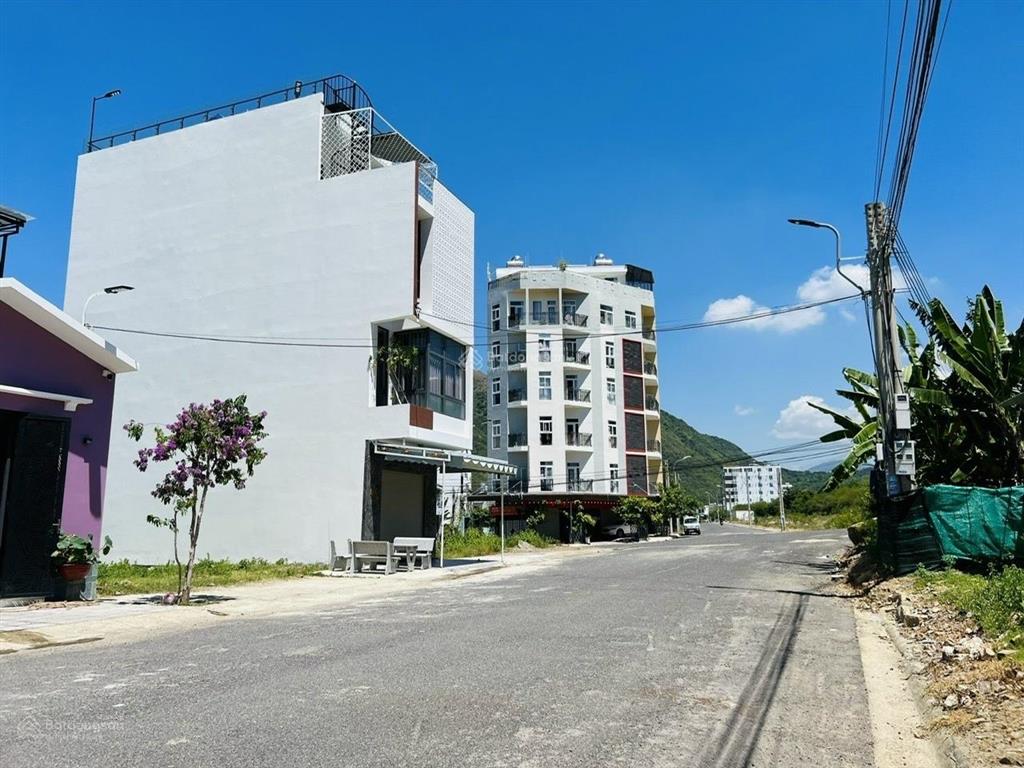 Bán lô đất 310m2 gần biển bến du thuyền, mặt tiền đường triệu quang phục chỉ có 45tr/m2