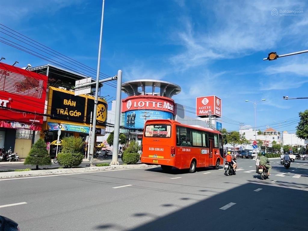 Bán lô đất mặt tiền đường 23/10 ngay siêu thị lotte chưa tới 74tr/m2 bao thị trường