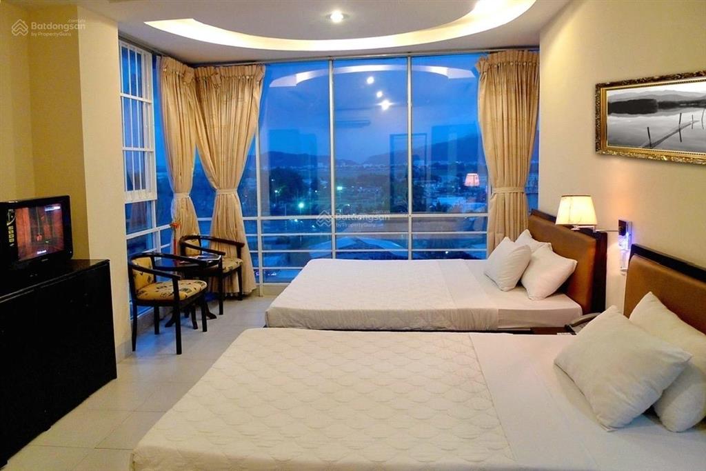 Bán khách sạn trung tâm đường chính nguyễn thị minh khai khu phố du lịch giá tốt mua kinh doanh