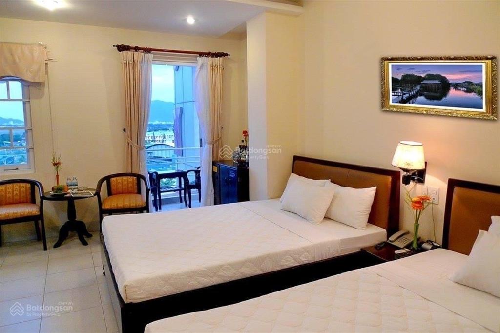 Bán khách sạn trung tâm đường chính nguyễn thị minh khai khu phố du lịch giá tốt mua kinh doanh