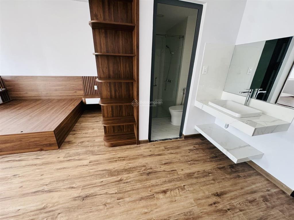 Bán căn nhà phố mới thiết kế căn hộ để khai thác kinh doanh, nằm ngay khu bàn cờ phố hàn