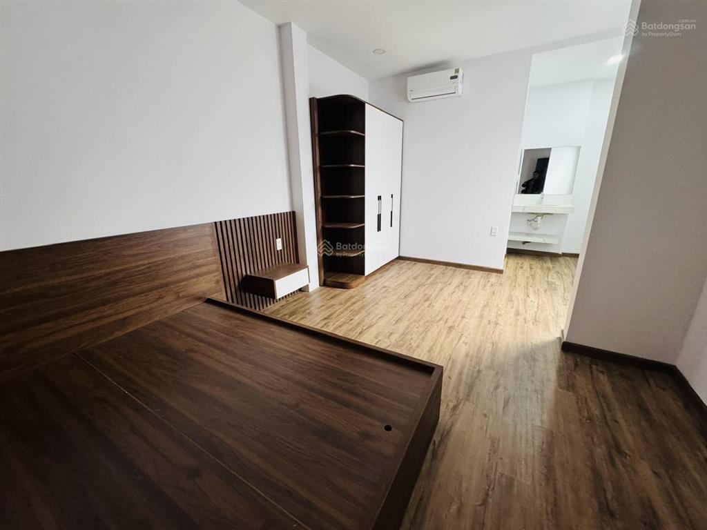 Bán căn nhà phố mới thiết kế căn hộ để khai thác kinh doanh, nằm ngay khu bàn cờ phố hàn