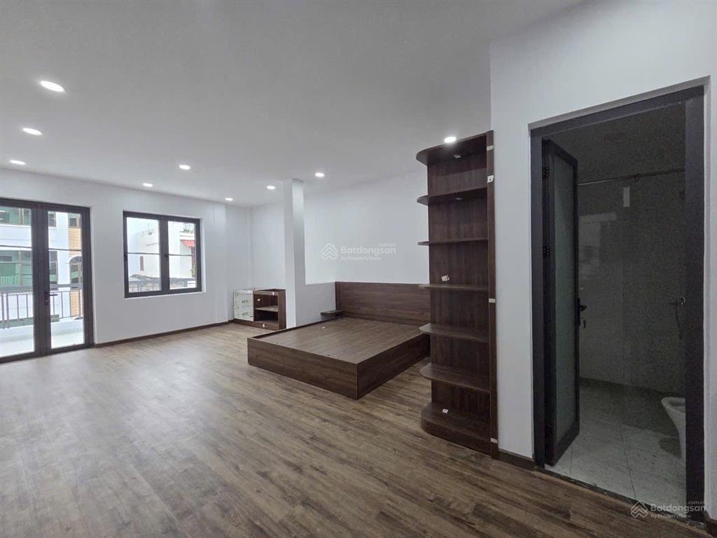 Bán căn nhà phố mới thiết kế căn hộ để khai thác kinh doanh, nằm ngay khu bàn cờ phố hàn