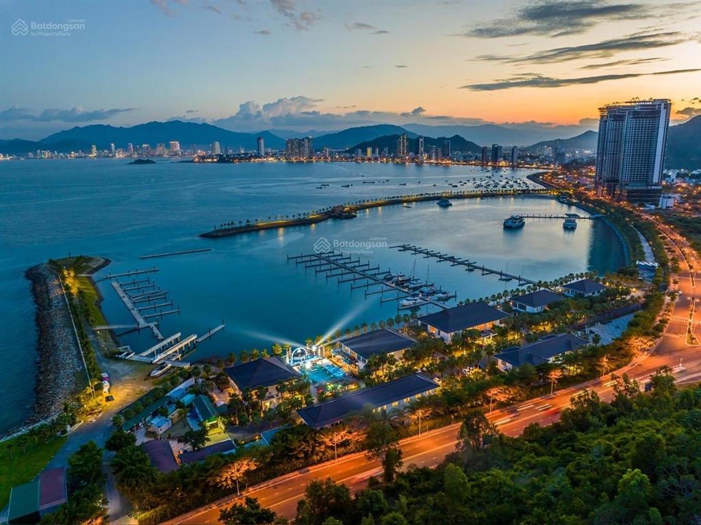 Bán lô góc mấy bước chân ra bến du thuyền quốc tế, cực hiếm trên thị trường, 2 mặt tiền đường lớn