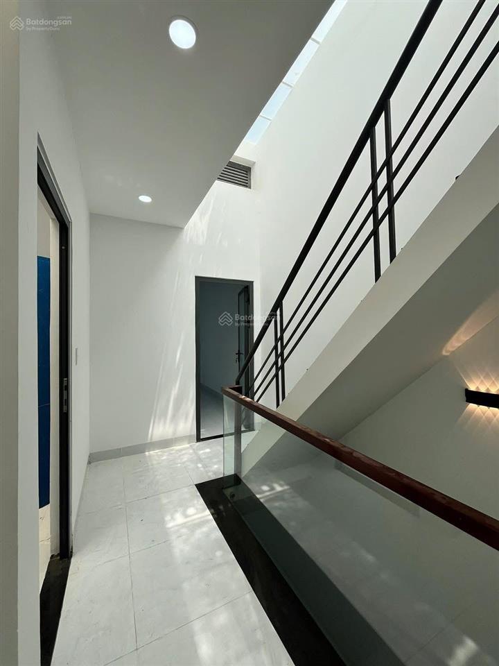 Bán căn nhà mới trong khu đô thị vcn phước long 2, mặt tiền đường b9 ( sổ hồng hoàn công )