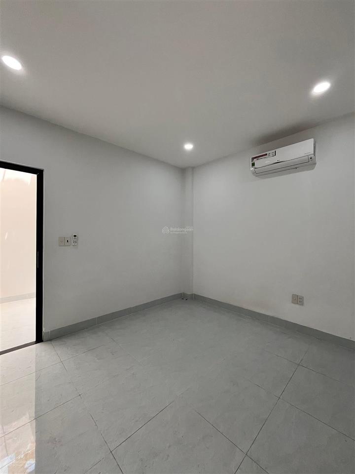 Bán căn nhà mới trong khu đô thị vcn phước long 2, mặt tiền đường b9 ( sổ hồng hoàn công )