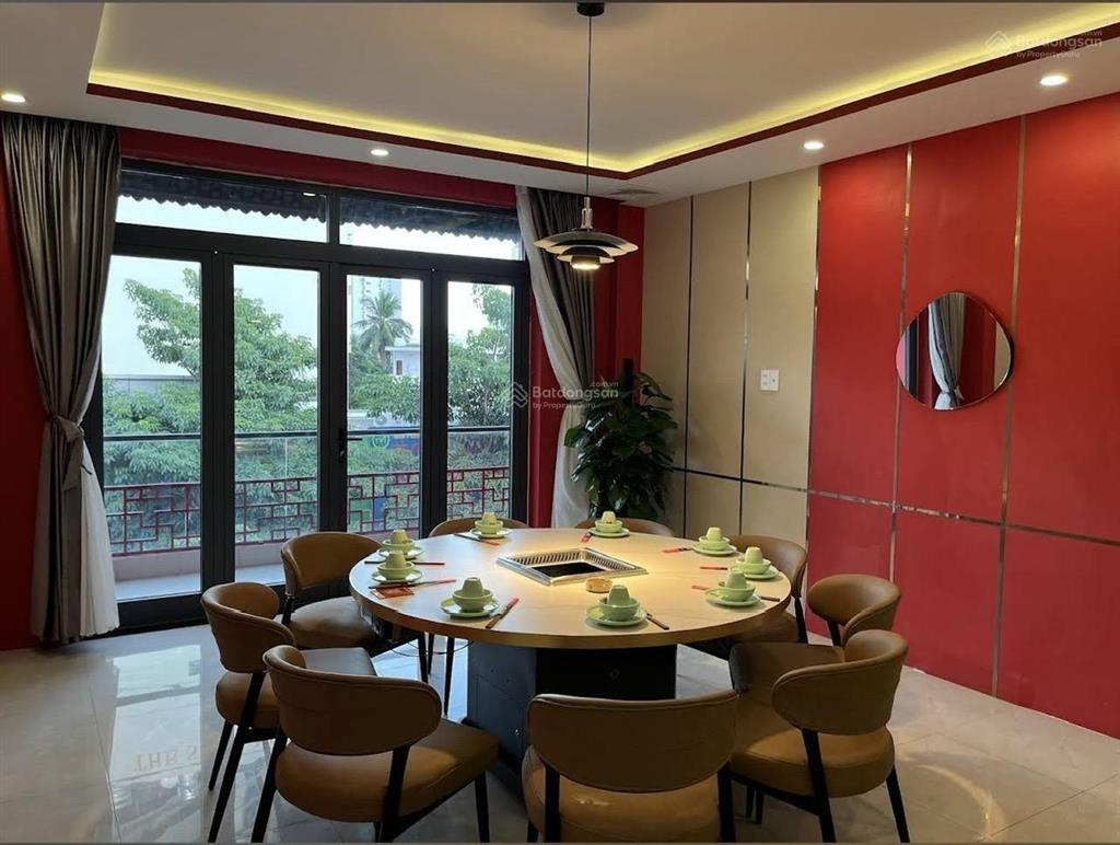 Chính chủ bán nhà khu phố tây sát biển đang có dòng tiền sẵn, nhà 3 mặt tiền nguyễn thiện thuật