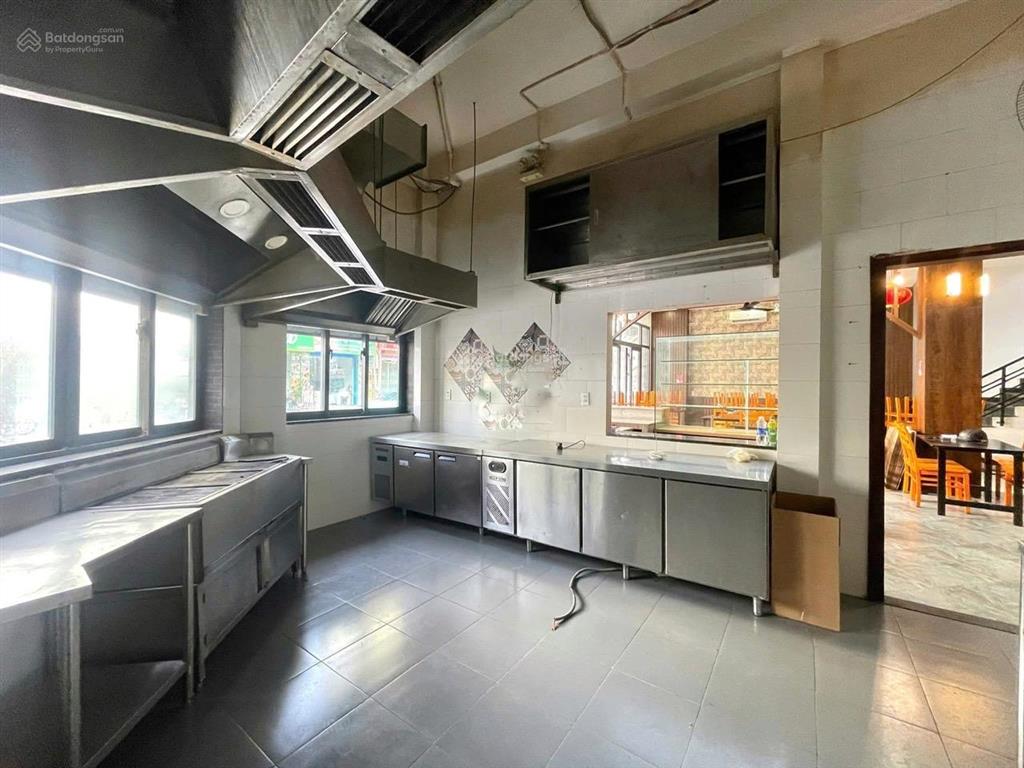Chính chủ bán nhà khu phố tây sát biển đang có dòng tiền sẵn, nhà 3 mặt tiền nguyễn thiện thuật