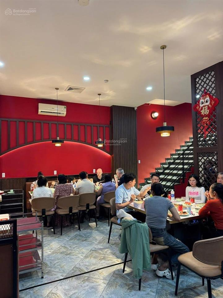 Chính chủ bán nhà khu phố tây sát biển đang có dòng tiền sẵn, nhà 3 mặt tiền nguyễn thiện thuật