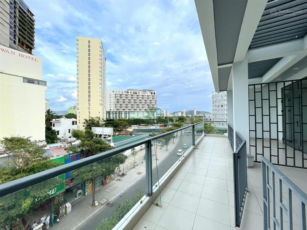 Chính chủ bán nhà khu phố tây sát biển đang có dòng tiền sẵn, nhà 3 mặt tiền nguyễn thiện thuật