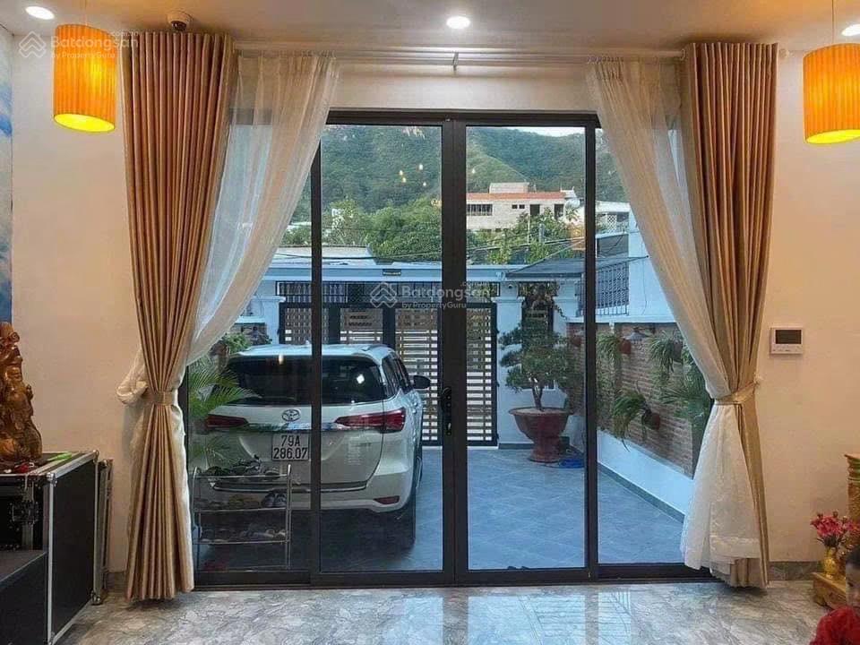 Bán căn nhà mới khu yên tĩnh, an ninh gần chợ ba làng khu cao ráo hẻm nguyễn khắc viện