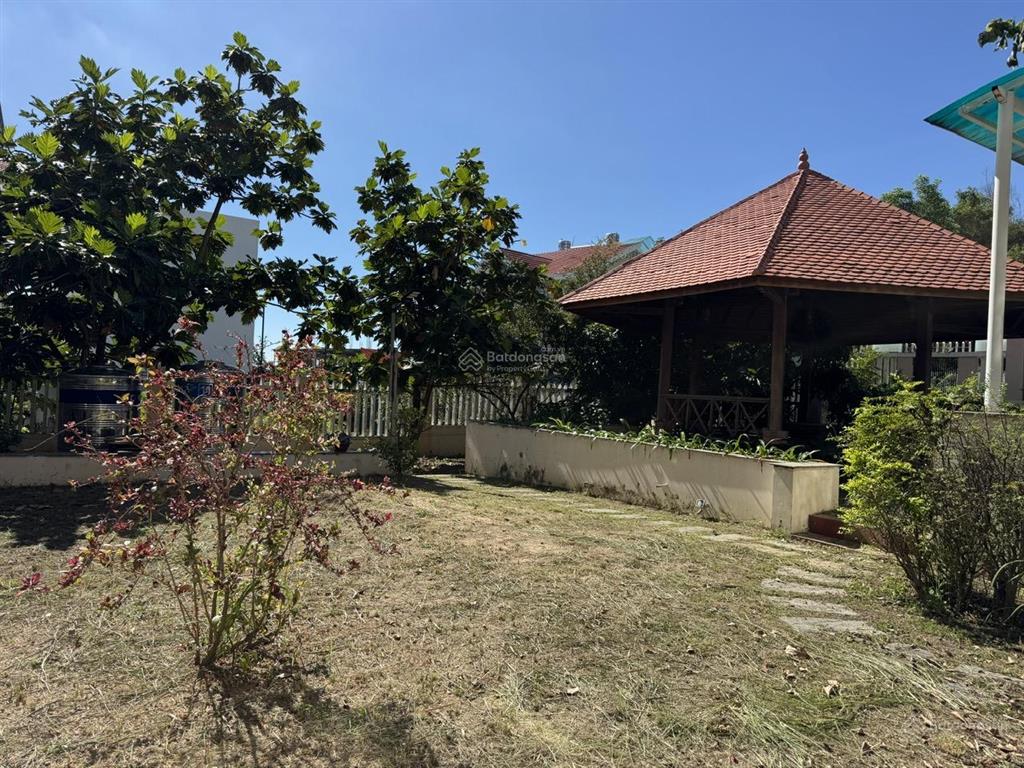 Bán căn villa sân vườn rộng gần 800m2 thấp hơn cả giá đất khu khu biệt thự cao cấp